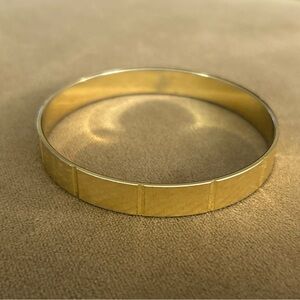 Elegant Gold Tone Bangle Bracelet